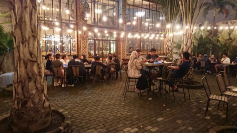 Tempo Gelato garden area